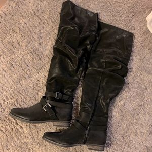 Over the Knee Carlos Santana Flat Heeled Boots